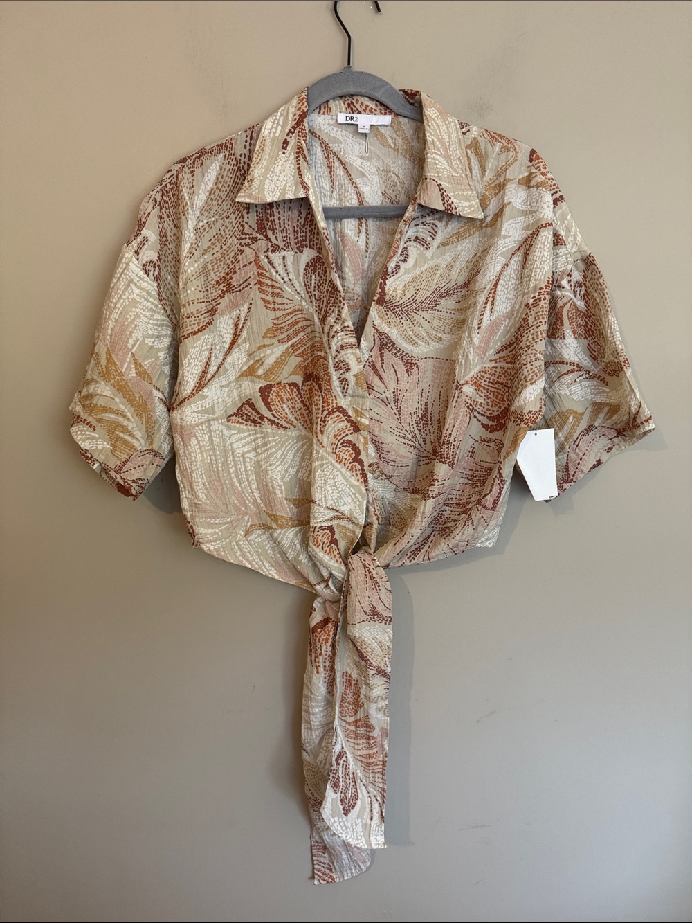 NWOT- DR2 by Daniel Rainn Short Sleeve Tie Front Top, size small - Picture 2 of 11